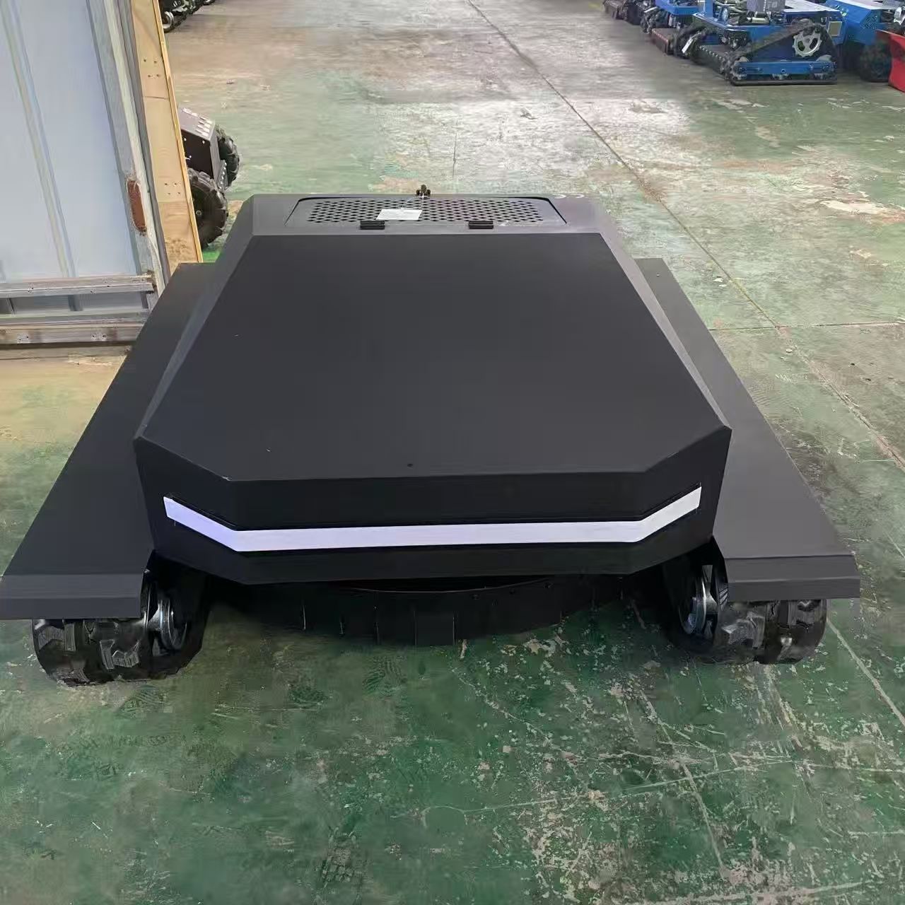 Factory Direct Sales of Smart Snow Removal Robot Products Construction Machinery Parts Snow Removal Robot Robot Chassis